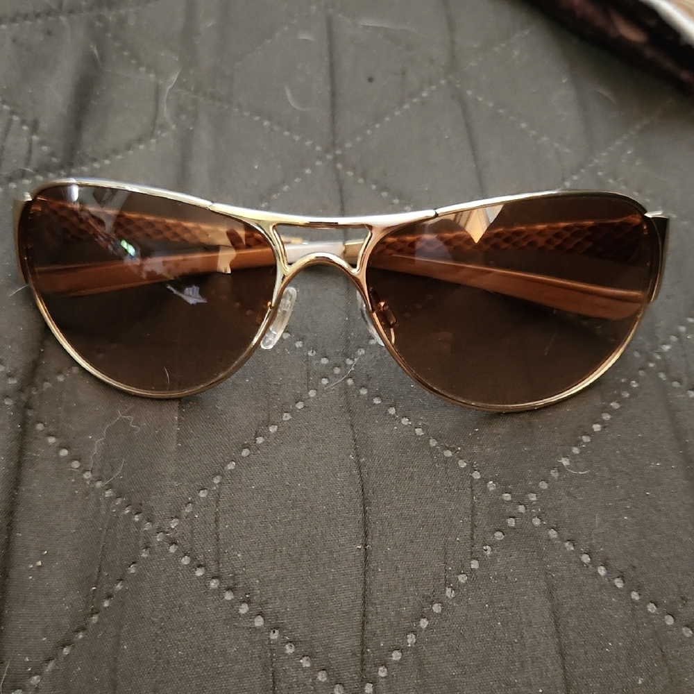 Oakley Gold Aviator Sunglasses with Case - Picture 2 of 3